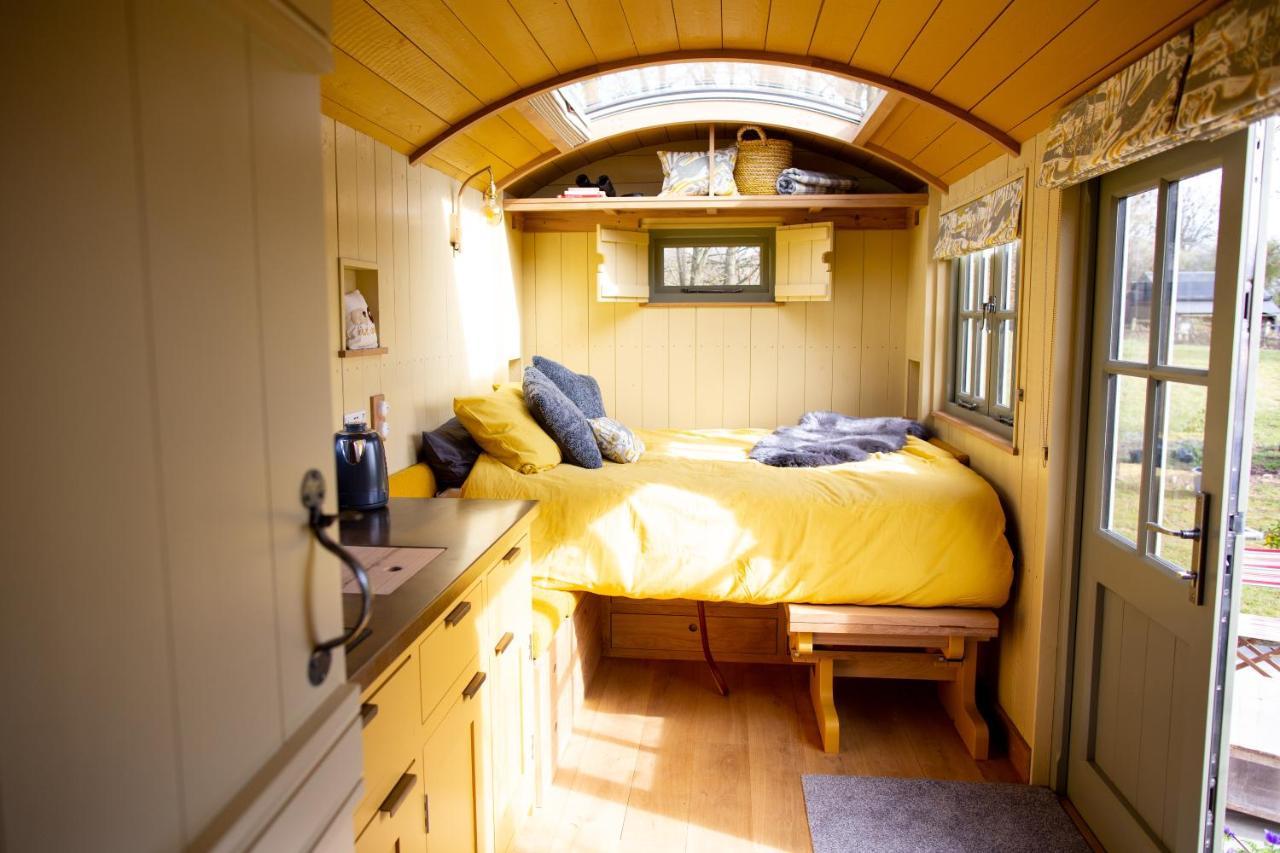 Вилла Little Plovers Shepherd Hut Чичестер Экстерьер фото