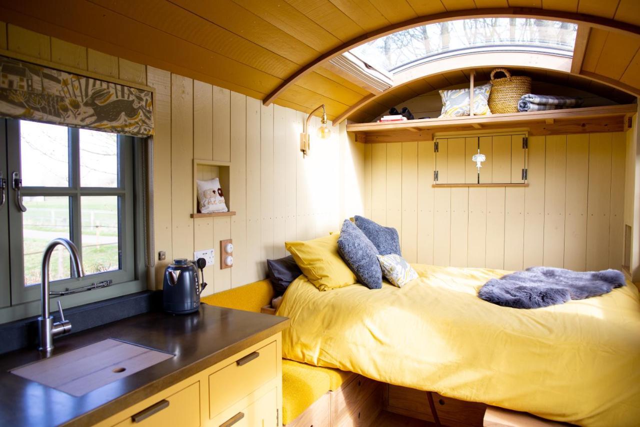 Вилла Little Plovers Shepherd Hut Чичестер Экстерьер фото