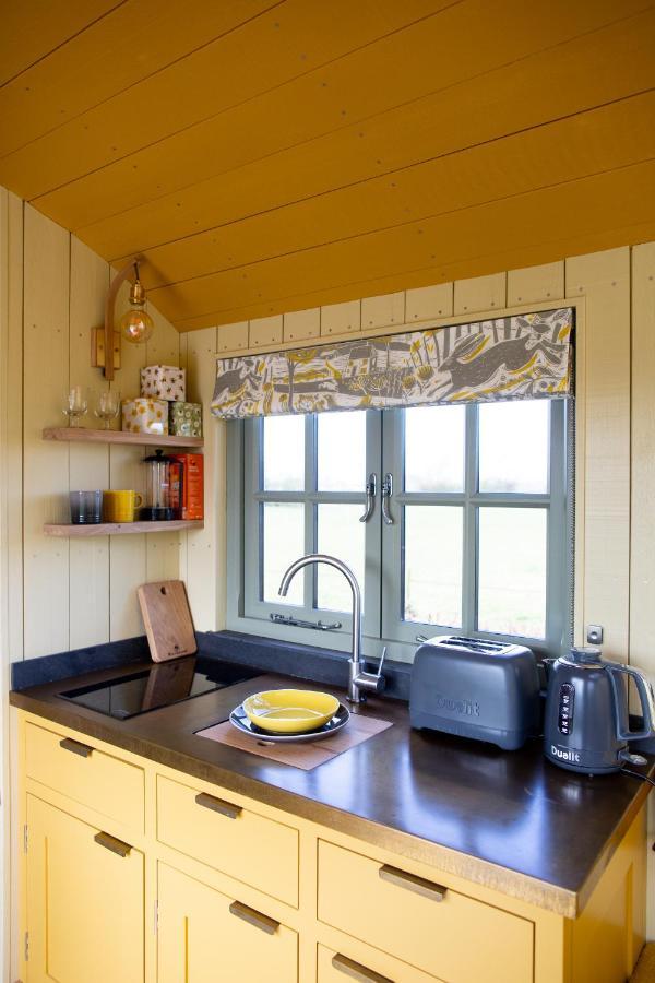 Вилла Little Plovers Shepherd Hut Чичестер Экстерьер фото